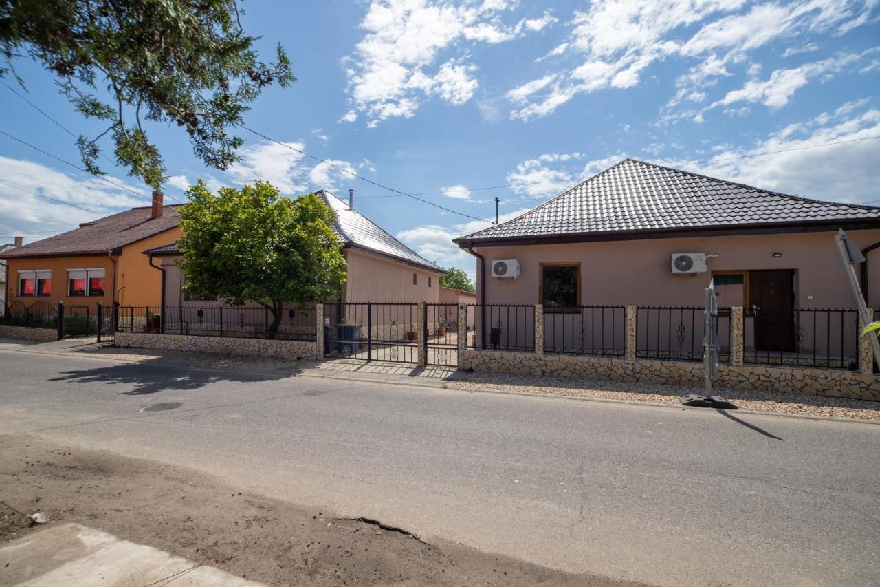 Ferienwohnung Ivanhoe Apartman Nyírbátor Exterior foto