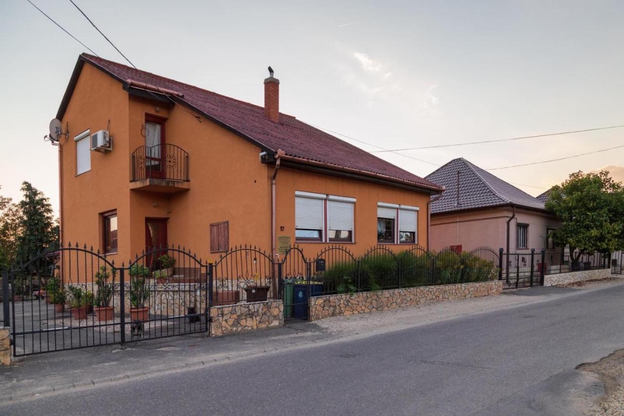 Ferienwohnung Ivanhoe Apartman Nyírbátor Exterior foto