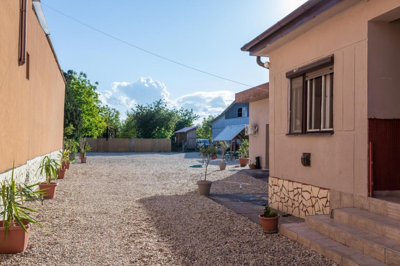 Ferienwohnung Ivanhoe Apartman Nyírbátor Exterior foto