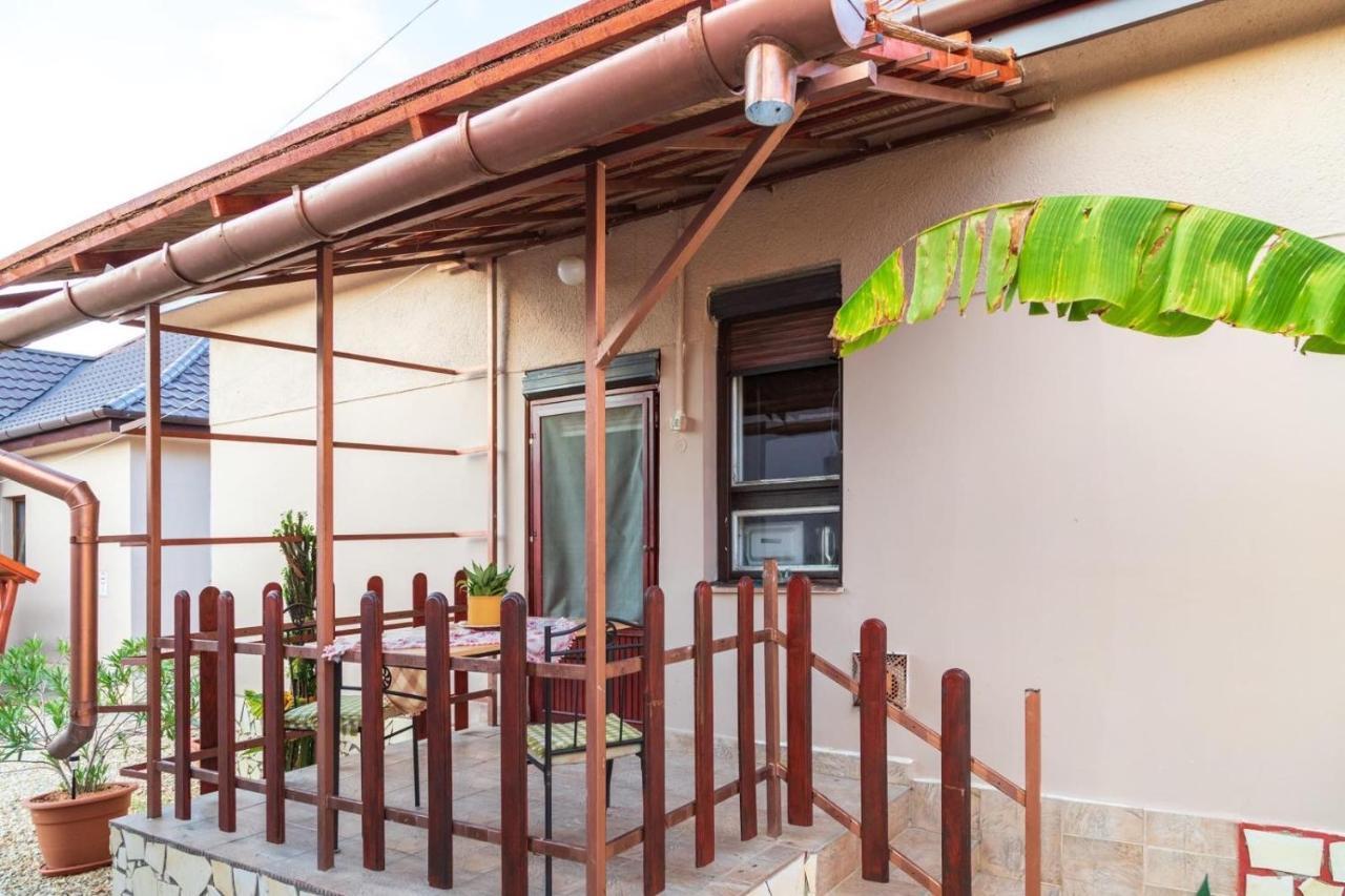 Ferienwohnung Ivanhoe Apartman Nyírbátor Exterior foto