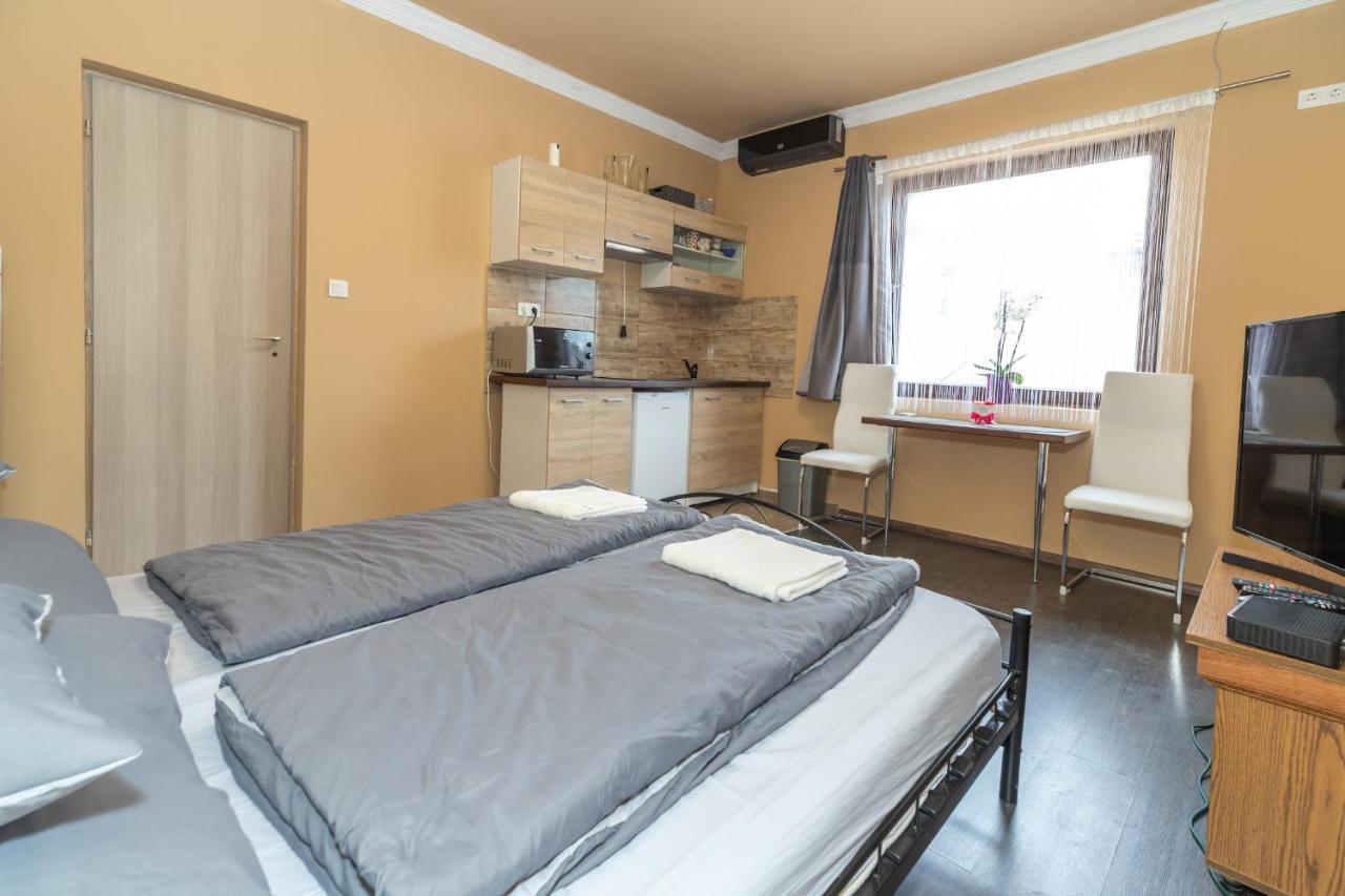 Ferienwohnung Ivanhoe Apartman Nyírbátor Exterior foto