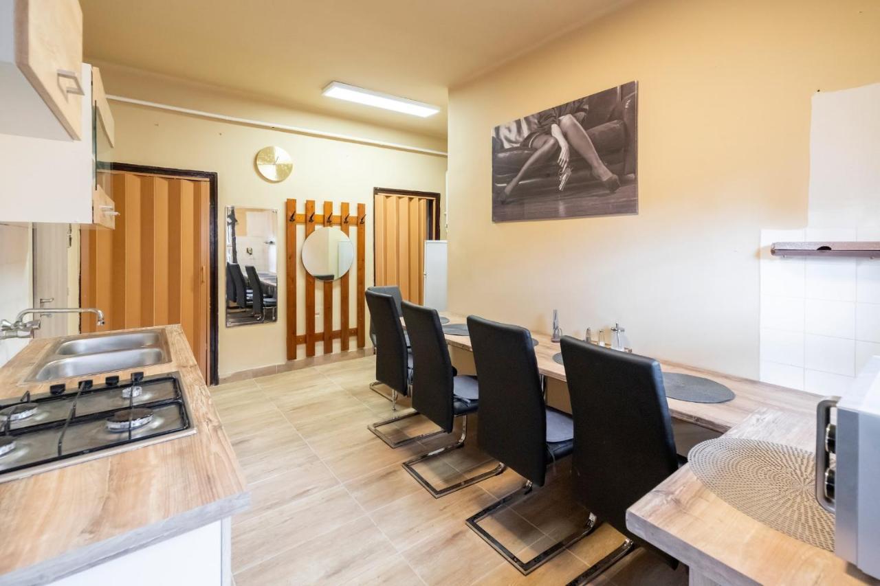 Ferienwohnung Ivanhoe Apartman Nyírbátor Exterior foto